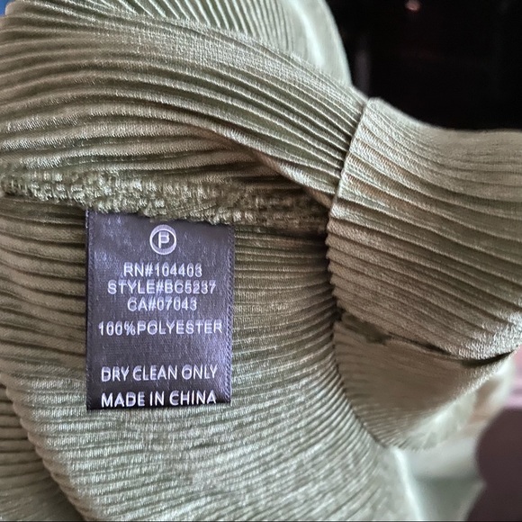 JOA Green Pleated Off Shoulder Blouse - Picture 5 of 6